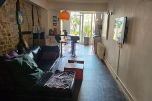 a living room with a couch and a table at Maison de ville in Louhans