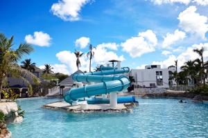 Bazén v ubytování Kensington Hotel Saipan nebo v jeho okolí