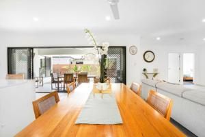 a living room with a table and a couch at Villa Cattana in Smithfield