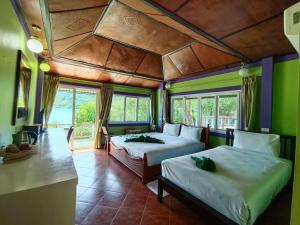 Krevet ili kreveti u jedinici u objektu Phi Phi View Point Resort
