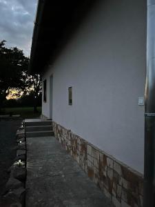 Budova, kde se prázdninový dům nachází