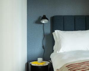 Vertus Edit Canary Wharf客房内的一张或多张床位