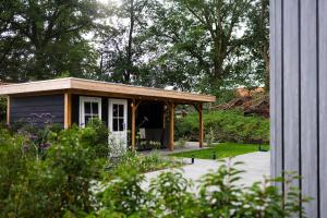 エーペにあるLuxe vakantiechalet met royale tuin op de Veluweのギャラリーの写真