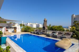 La alberca dentro o cerca de Fig Tree Bay Residences 6