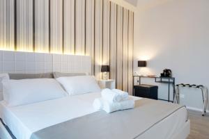 a bedroom with a white bed with towels on it at Residenza Edoardo I in Rome