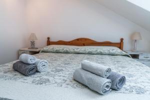 a bedroom with a bed with towels on it at Sa Dommo de Luigi in Orosei