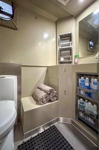Gambar di galeri bagi Gravel Roader Caravan at Buffelshuis Safari Camp di Golders Green