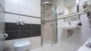 Łazienka w obiekcie B&B HOTEL Piotrków Trybunalski