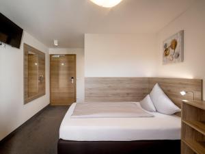 Postel nebo postele na pokoji v ubytování Quality Hosts Arlberg - Haus Pepi Eiter
