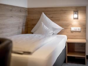 Postel nebo postele na pokoji v ubytování Quality Hosts Arlberg - Haus Pepi Eiter