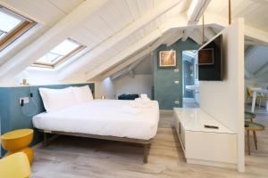 a bedroom with a large bed and a desk at Palazzo Belli in Alba