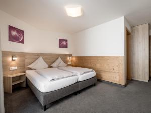 Postel nebo postele na pokoji v ubytování Quality Hosts Arlberg - Haus Pepi Eiter