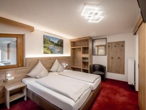 Postel nebo postele na pokoji v ubytování Quality Hosts Arlberg - Haus Pepi Eiter