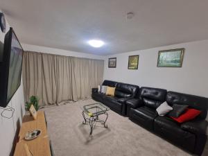 Posezení v ubytování 3 Bedroom furnished House