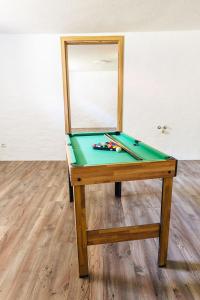 Miza za biljard v nastanitvi Apartmány pri Jaskyni - Bystrá