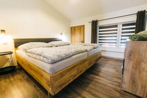 Postelja oz. postelje v sobi nastanitve Apartmány pri Jaskyni - Bystrá