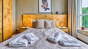 Łóżko lub łóżka w pokoju w obiekcie Apartament SPA 56 Resort Kozubnik blisko Szczyrk - 5D Apartamenty