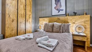 Łóżko lub łóżka w pokoju w obiekcie Apartament SPA 56 Resort Kozubnik blisko Szczyrk - 5D Apartamenty