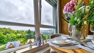 Balkon lub taras w obiekcie Apartament SPA 56 Resort Kozubnik blisko Szczyrk - 5D Apartamenty