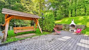 Ogród w obiekcie Apartament SPA 56 Resort Kozubnik blisko Szczyrk - 5D Apartamenty