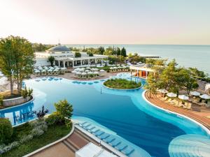 Bazén v ubytování Dreams Sunny Beach Resort and Spa - Premium All Inclusive nebo v jeho okolí