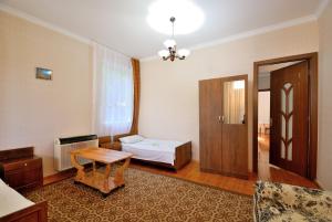 Łóżko lub łóżka w pokoju w obiekcie Hotel Vardzia K A L A