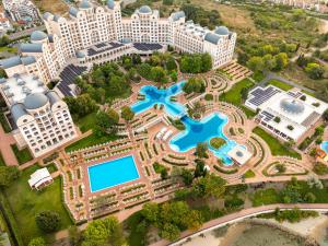 Bazén v ubytování Dreams Sunny Beach Resort and Spa - Premium All Inclusive nebo v jeho okolí