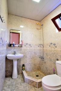 Łazienka w obiekcie Hotel Vardzia K A L A