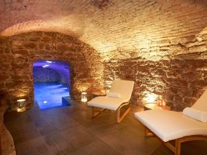 Bazén v ubytování 5 Terres Hotel & Spa - MGallery Collection nebo v jeho okolí