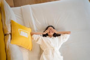 Bloom Hotel - Lonavala Khandala客房内的一张或多张床位