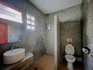 Koupelna v ubytování Sunanta Bungalow
