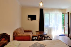 Łóżko lub łóżka w pokoju w obiekcie Hotel Vardzia K A L A