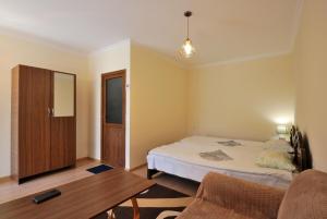Łóżko lub łóżka w pokoju w obiekcie Hotel Vardzia K A L A