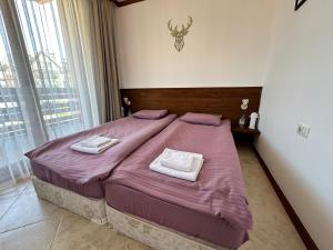 Postel nebo postele na pokoji v ubytování St Ivan Rilski SPA & Pool Studio