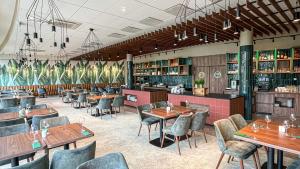 Lounge nebo bar v ubytování Hotel Victor Pruszków DeSilva