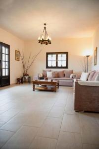 Φωτογραφία από το άλμπουμ του Luxury Mansion in Pelion Hills στην Άφησσο