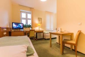 Μια τηλεόραση ή/και κέντρο ψυχαγωγίας στο Hostel Nina