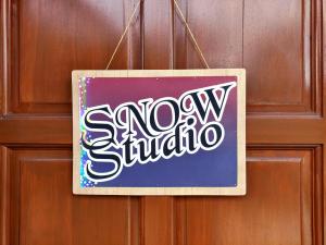 Ein Zertifikat, Auszeichnung, Logo oder anderes Dokument, das in der Unterkunft SNOW Studio Apartment - Near Clark International Airport ausgestellt ist