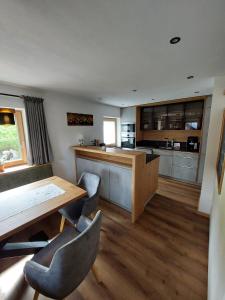 Kuchyňa alebo kuchynka v ubytovaní Ferienwohnung Klingspitz