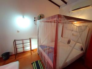 Postel nebo postele na pokoji v ubytování Pearl Deluna Resort Mirissa