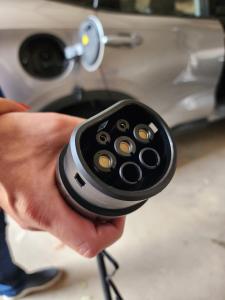 a person holding a remote control in their hand at Pousada Coqueiral in Aracruz