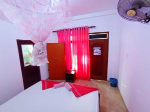 Postel nebo postele na pokoji v ubytování Pearl Deluna Resort Mirissa