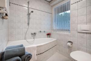 Ένα μπάνιο στο Rosi's Ferienwohnung +19 φωτογραφίες