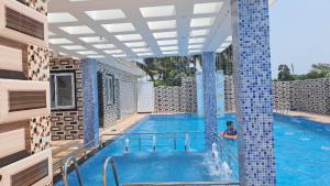 Bazén v ubytování Samriddha Beach Resort nebo v jeho okolí