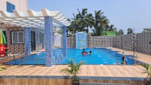 Bazén v ubytování Samriddha Beach Resort nebo v jeho okolí