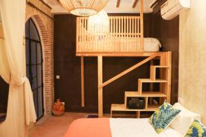 Postel nebo postele na pokoji v ubytování Riad 10 Mandarin BOUTIQUE RIAD