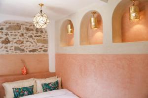 Postel nebo postele na pokoji v ubytování Riad 10 Mandarin BOUTIQUE RIAD