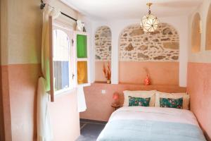 Postel nebo postele na pokoji v ubytování Riad 10 Mandarin BOUTIQUE RIAD