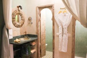 Koupelna v ubytování Riad 10 Mandarin BOUTIQUE RIAD