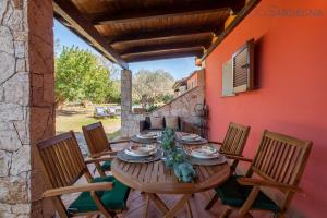 Φωτογραφία από το άλμπουμ του Alghero Villa Rujia with garden and pool σε Porto Conte